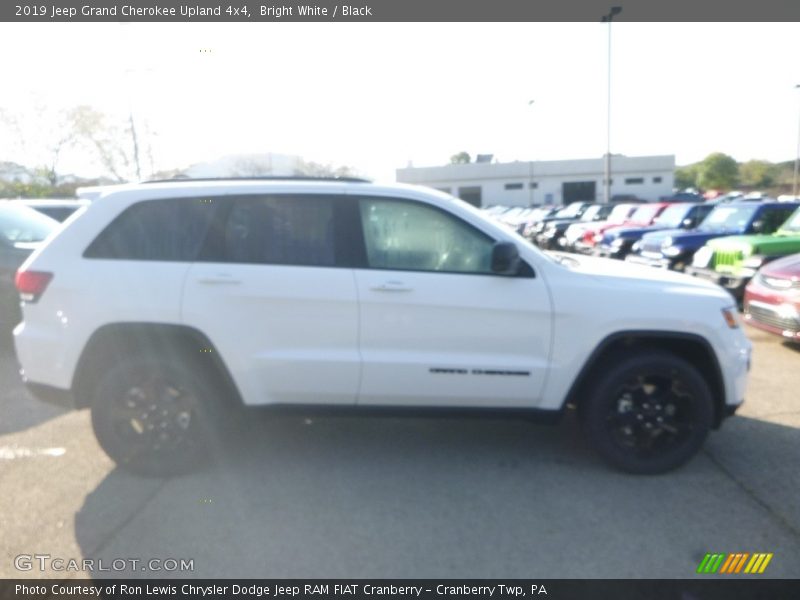 Bright White / Black 2019 Jeep Grand Cherokee Upland 4x4