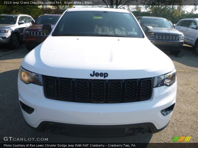 Bright White / Black 2019 Jeep Grand Cherokee Upland 4x4