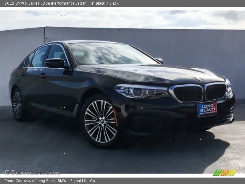 Front 3/4 View of 2019 5 Series 530e iPerformance Sedan