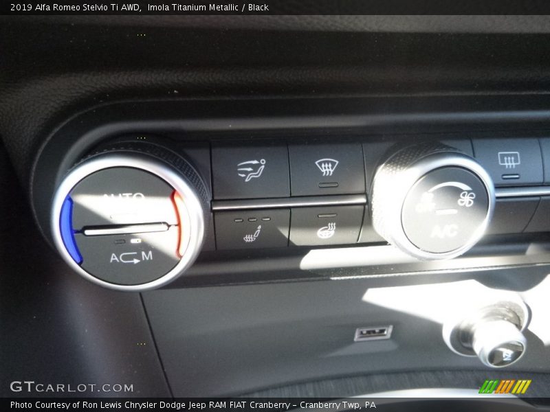 Imola Titanium Metallic / Black 2019 Alfa Romeo Stelvio Ti AWD