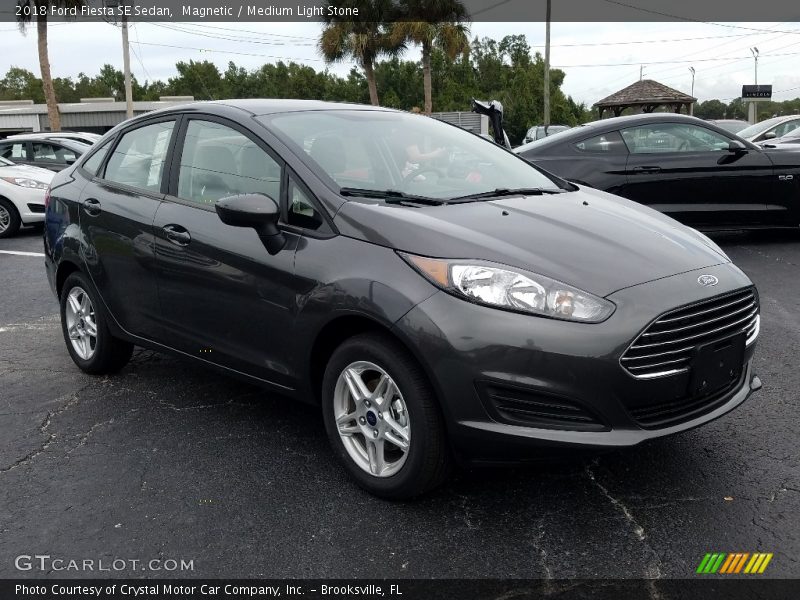 Magnetic / Medium Light Stone 2018 Ford Fiesta SE Sedan