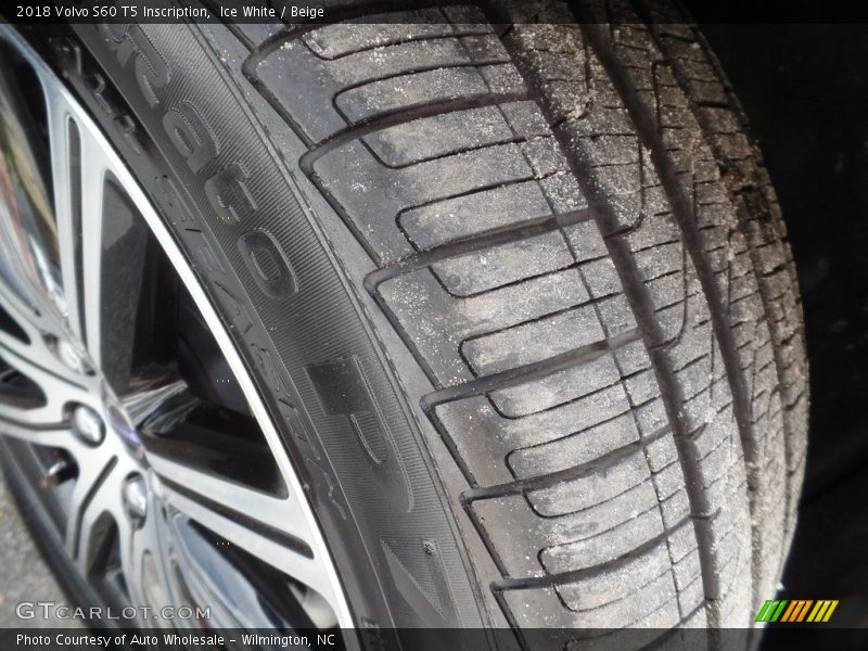 Ice White / Beige 2018 Volvo S60 T5 Inscription