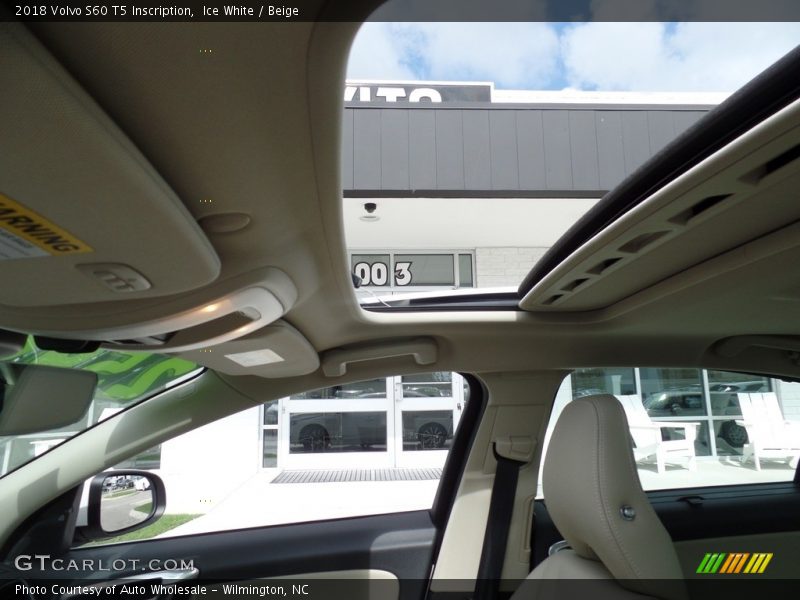 Ice White / Beige 2018 Volvo S60 T5 Inscription