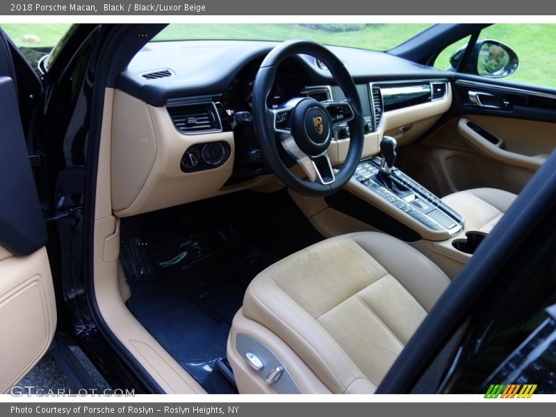 Black / Black/Luxor Beige 2018 Porsche Macan