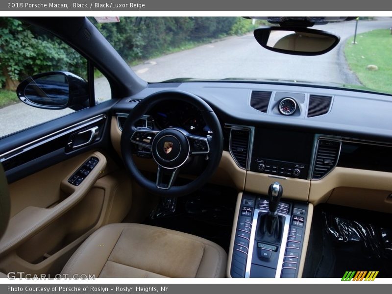 Black / Black/Luxor Beige 2018 Porsche Macan