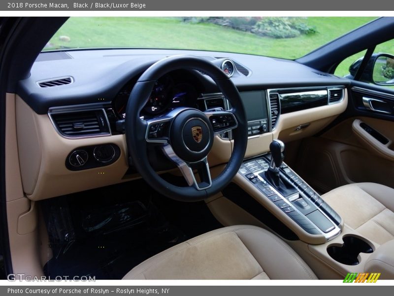 Black / Black/Luxor Beige 2018 Porsche Macan