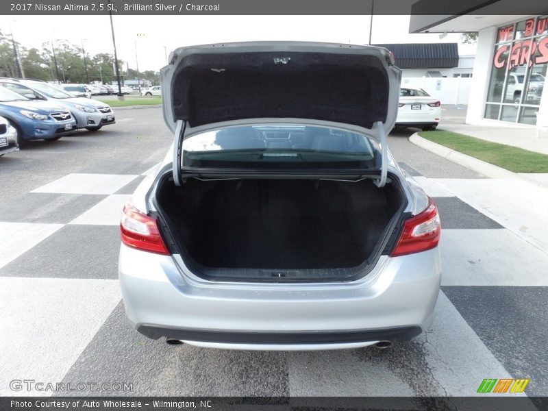 Brilliant Silver / Charcoal 2017 Nissan Altima 2.5 SL
