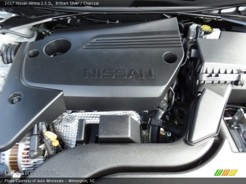 Brilliant Silver / Charcoal 2017 Nissan Altima 2.5 SL