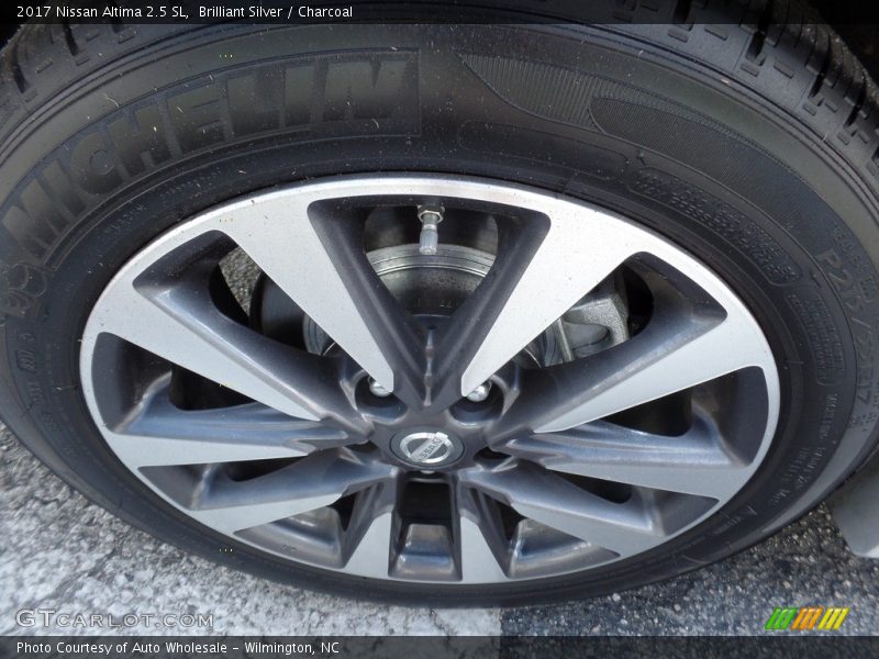 Brilliant Silver / Charcoal 2017 Nissan Altima 2.5 SL