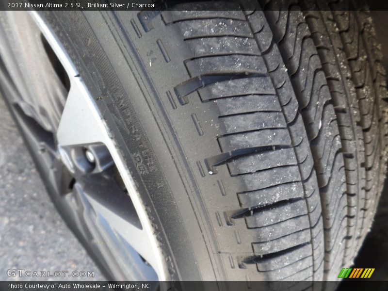 Brilliant Silver / Charcoal 2017 Nissan Altima 2.5 SL