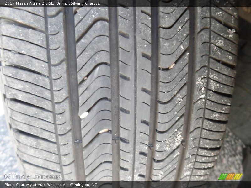 Brilliant Silver / Charcoal 2017 Nissan Altima 2.5 SL