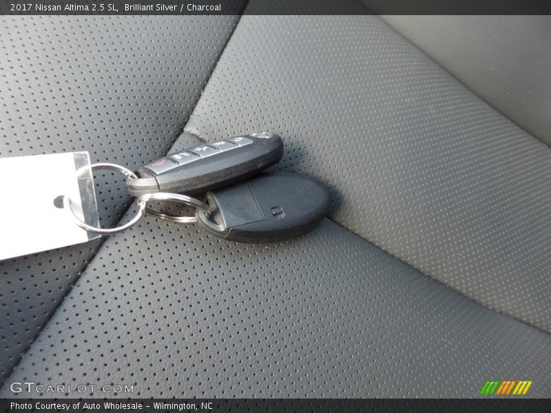 Brilliant Silver / Charcoal 2017 Nissan Altima 2.5 SL