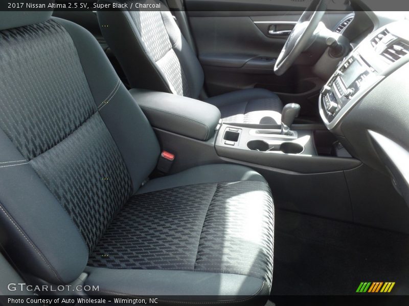 Super Black / Charcoal 2017 Nissan Altima 2.5 SV