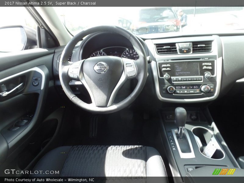 Super Black / Charcoal 2017 Nissan Altima 2.5 SV