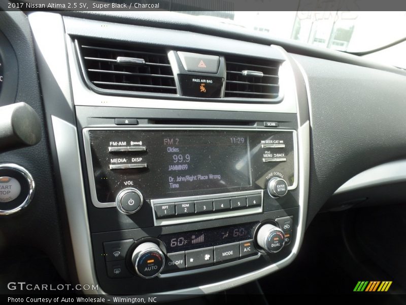 Super Black / Charcoal 2017 Nissan Altima 2.5 SV