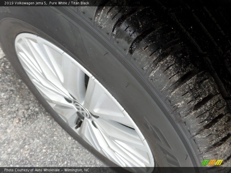 Pure White / Titan Black 2019 Volkswagen Jetta S