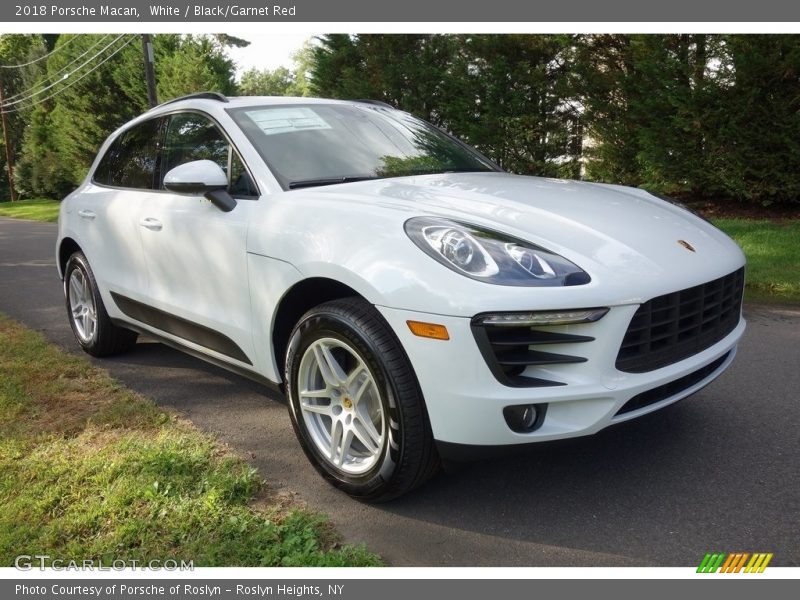 White / Black/Garnet Red 2018 Porsche Macan