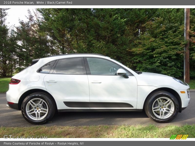 White / Black/Garnet Red 2018 Porsche Macan