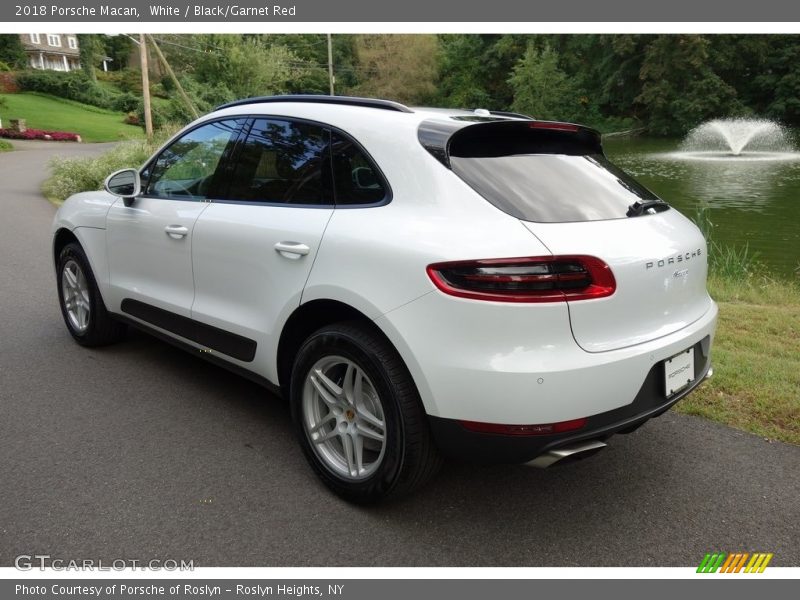 White / Black/Garnet Red 2018 Porsche Macan