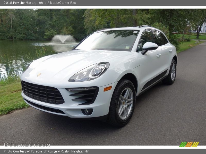 White / Black/Garnet Red 2018 Porsche Macan