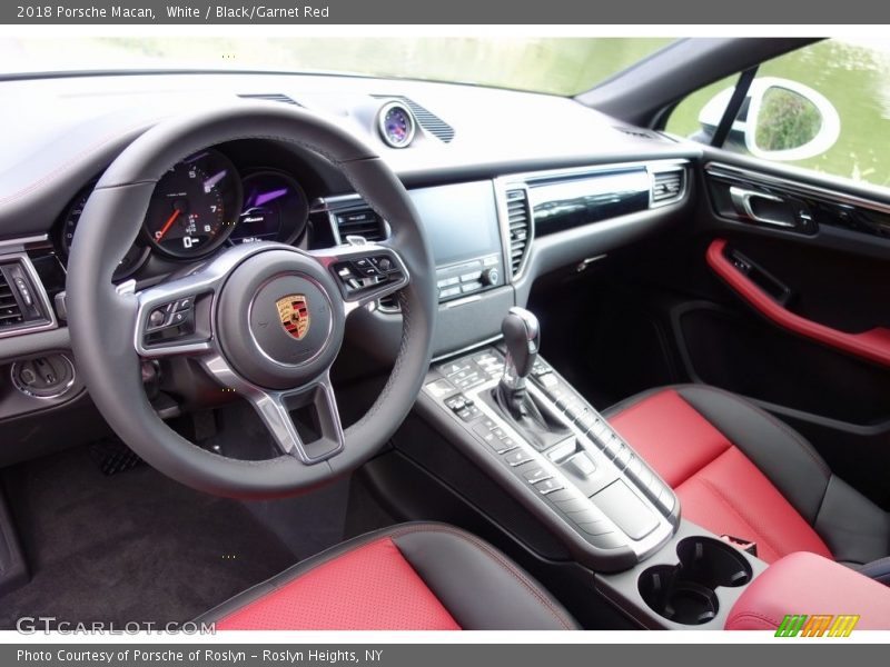White / Black/Garnet Red 2018 Porsche Macan