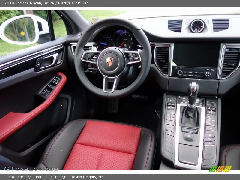 White / Black/Garnet Red 2018 Porsche Macan