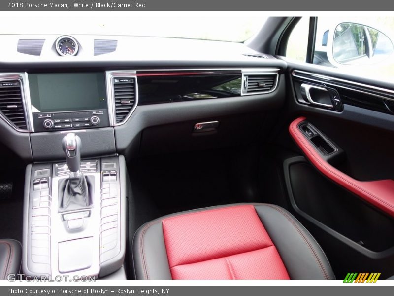 White / Black/Garnet Red 2018 Porsche Macan