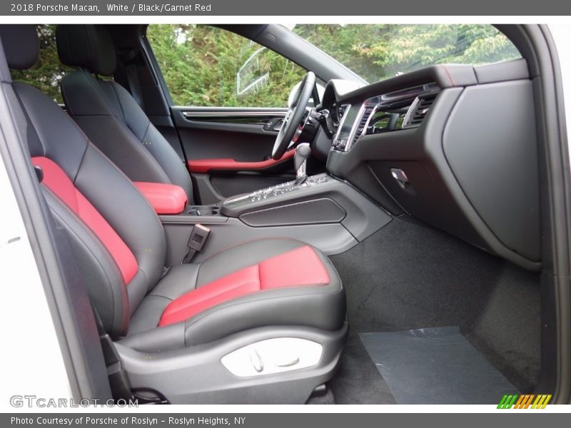 White / Black/Garnet Red 2018 Porsche Macan