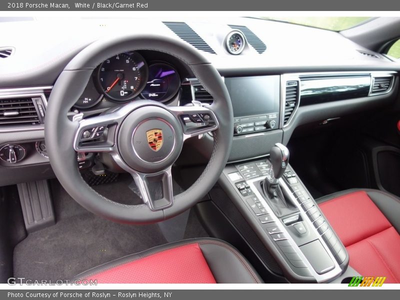 White / Black/Garnet Red 2018 Porsche Macan
