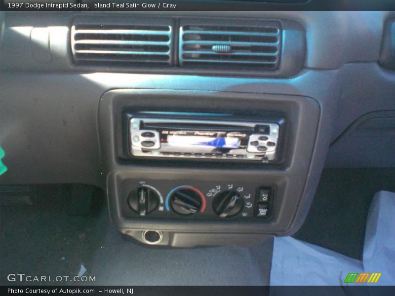 Island Teal Satin Glow / Gray 1997 Dodge Intrepid Sedan