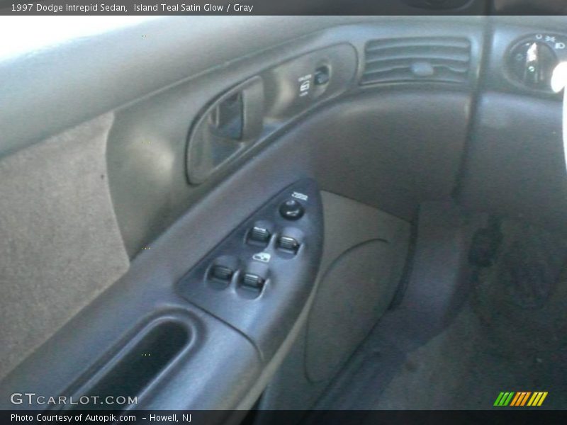 Island Teal Satin Glow / Gray 1997 Dodge Intrepid Sedan