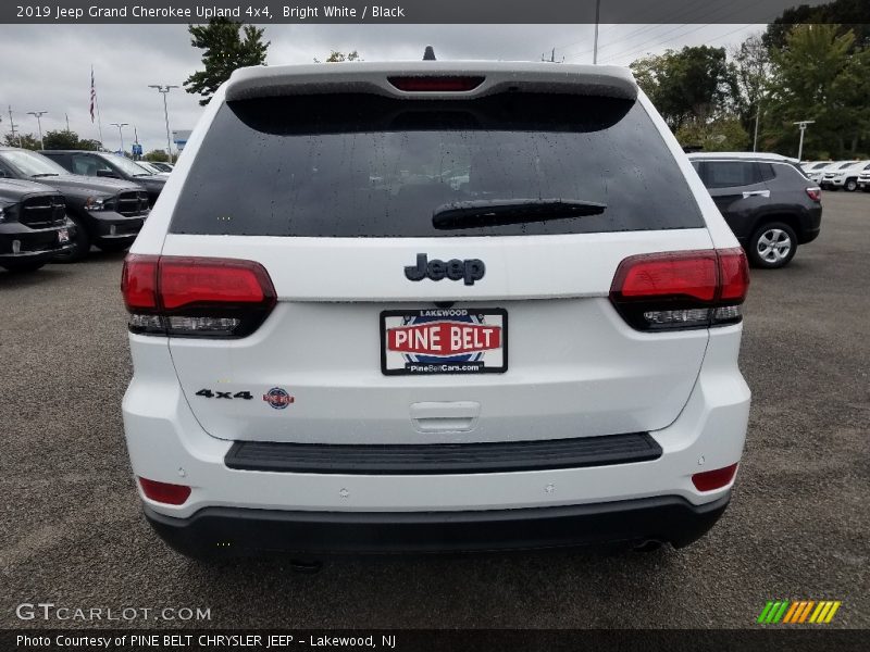 Bright White / Black 2019 Jeep Grand Cherokee Upland 4x4