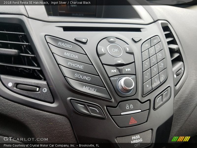 Ingot Silver / Charcoal Black 2018 Ford Fiesta SE Hatchback