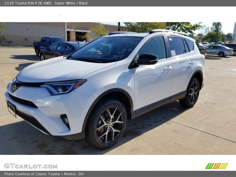 Super White / Black 2018 Toyota RAV4 SE AWD