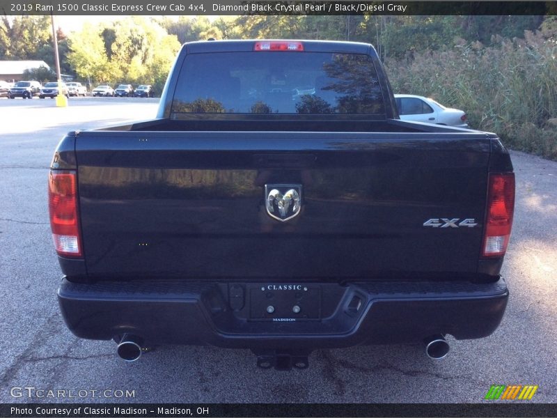 Diamond Black Crystal Pearl / Black/Diesel Gray 2019 Ram 1500 Classic Express Crew Cab 4x4