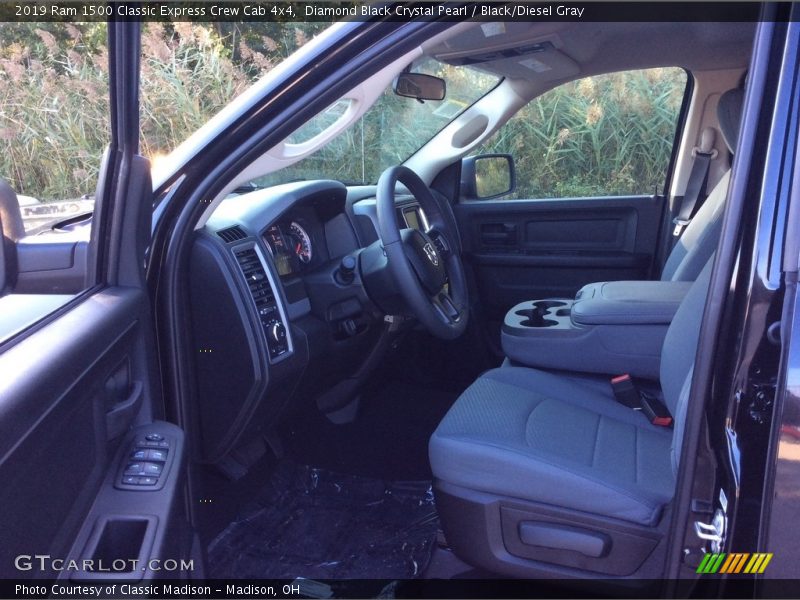 Diamond Black Crystal Pearl / Black/Diesel Gray 2019 Ram 1500 Classic Express Crew Cab 4x4