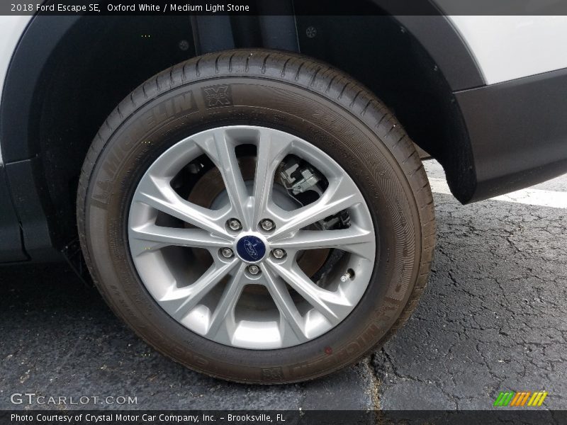 Oxford White / Medium Light Stone 2018 Ford Escape SE