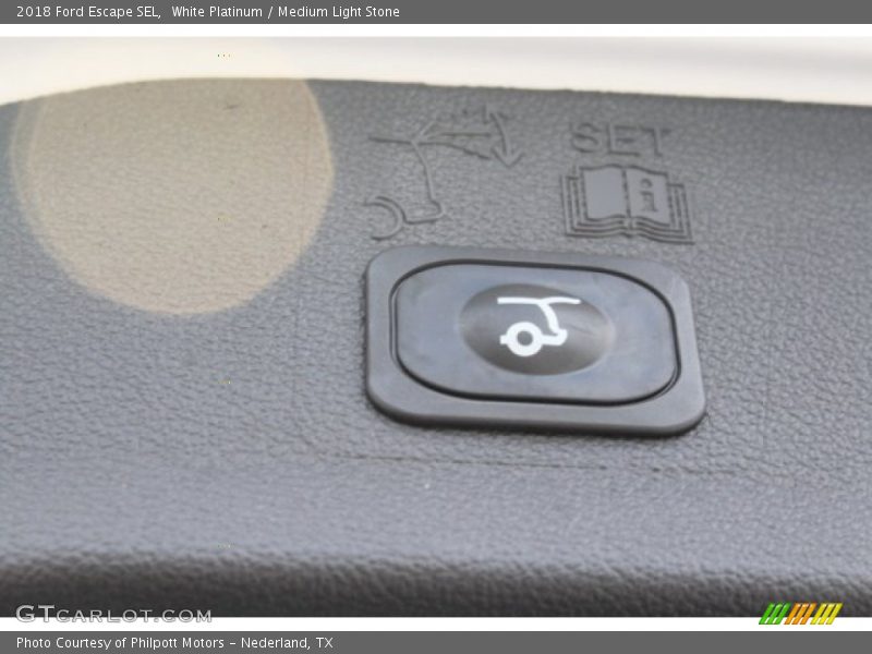 White Platinum / Medium Light Stone 2018 Ford Escape SEL