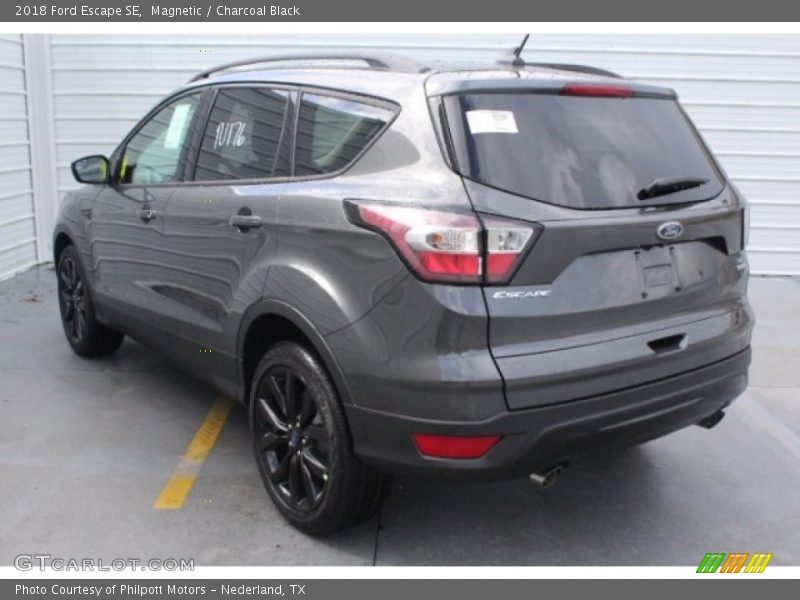 Magnetic / Charcoal Black 2018 Ford Escape SE