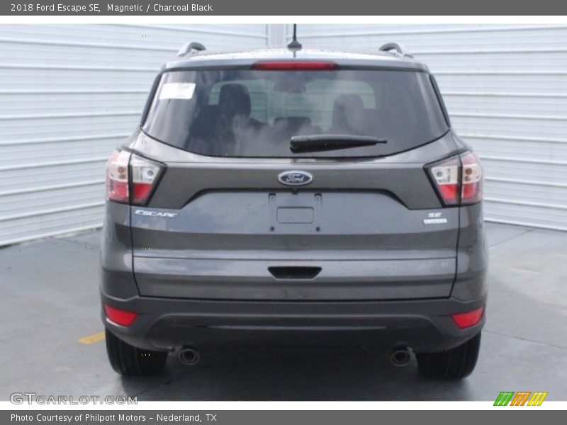 Magnetic / Charcoal Black 2018 Ford Escape SE