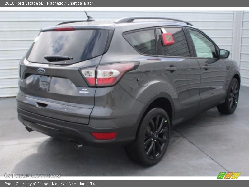 Magnetic / Charcoal Black 2018 Ford Escape SE