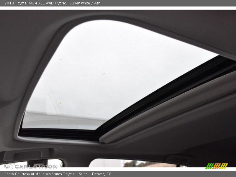 Super White / Ash 2018 Toyota RAV4 XLE AWD Hybrid