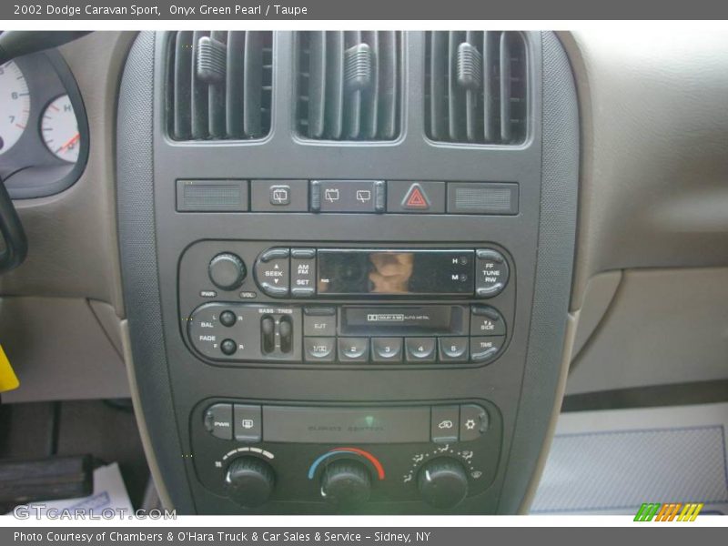 Onyx Green Pearl / Taupe 2002 Dodge Caravan Sport
