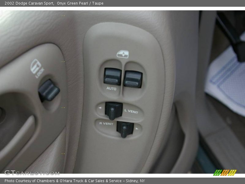 Onyx Green Pearl / Taupe 2002 Dodge Caravan Sport