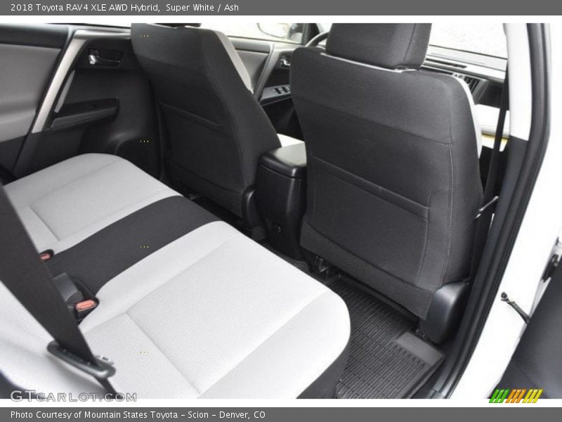 Super White / Ash 2018 Toyota RAV4 XLE AWD Hybrid