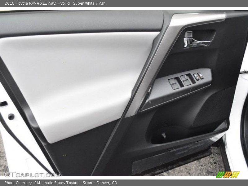 Super White / Ash 2018 Toyota RAV4 XLE AWD Hybrid