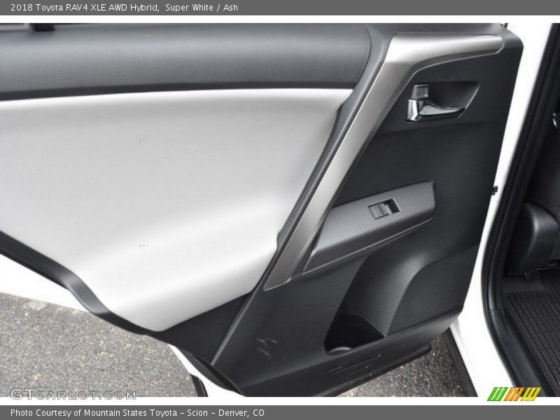 Super White / Ash 2018 Toyota RAV4 XLE AWD Hybrid