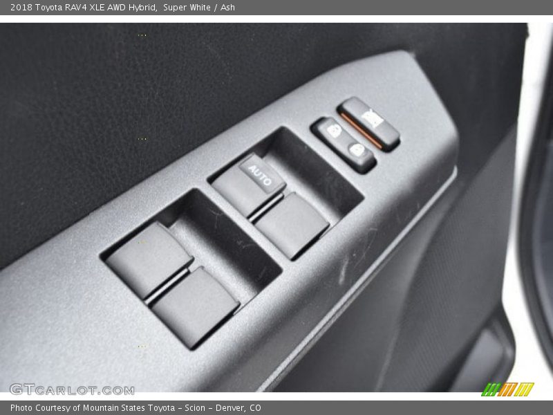 Super White / Ash 2018 Toyota RAV4 XLE AWD Hybrid