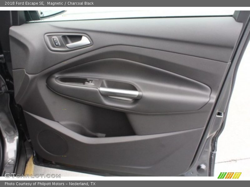 Magnetic / Charcoal Black 2018 Ford Escape SE