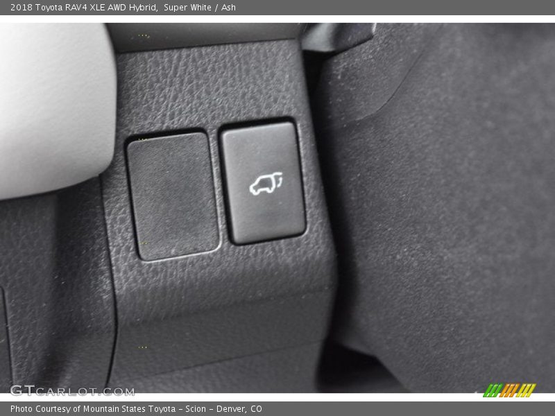 Super White / Ash 2018 Toyota RAV4 XLE AWD Hybrid